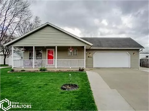 106 2nd St NE, State Center, IA 50247