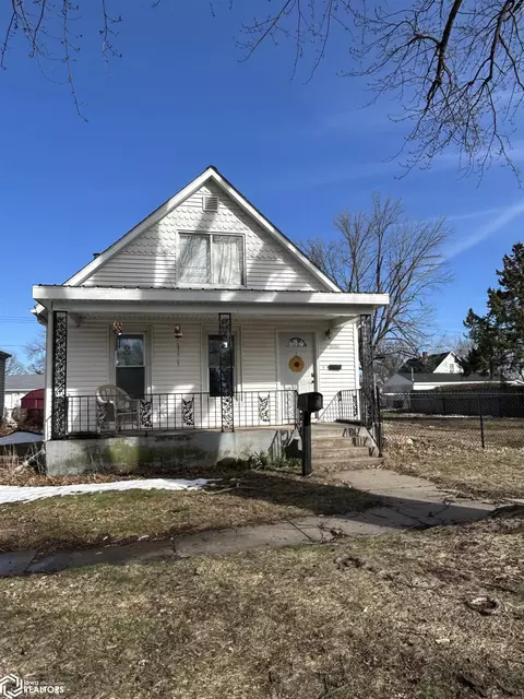 2016 S 15th St, Burlington, IA 52601