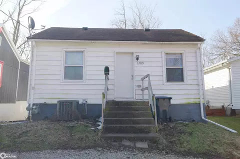 1209 Patterson St, Burlington, IA 52601