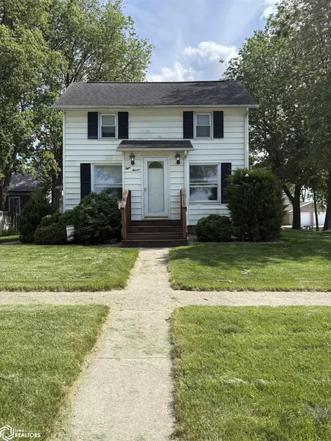 811 1st Ave N, Clear Lake, IA 50428