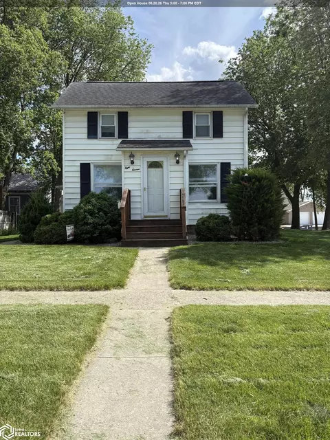 811 1st Ave N, Clear Lake, IA 50428