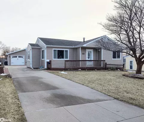 1605 Elder Dr, Marshalltown, IA 50158