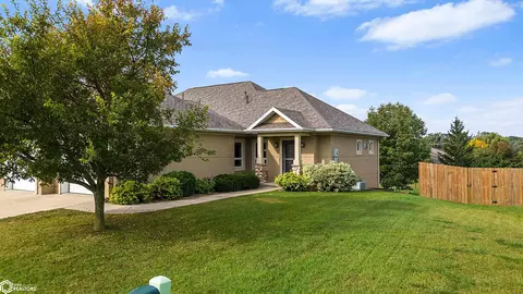 516 Lexington Dr, Clear Lake, IA 50428
