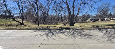 536 N 3rd St, Centerville, IA 52544