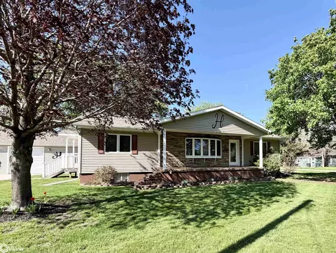 604 Marshall St, Wapello, IA 52653