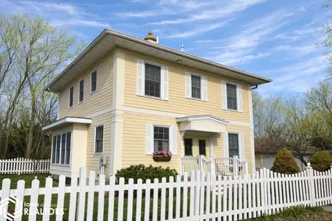 716 Orchard Pl, Fairfield, IA 52556