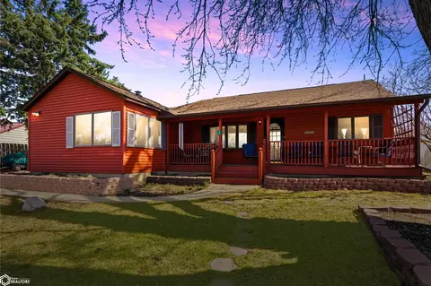 2745 Pickering Dr, Marshalltown, IA 50158