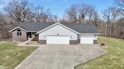500 W Greenewood Rd, Jefferson, IA 50129