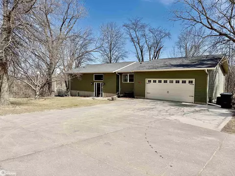 2316 Newport Ave, Oskaloosa, IA 52577