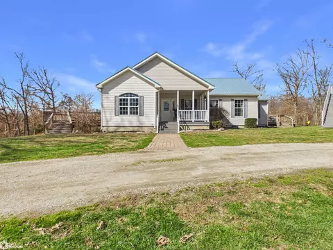 2461 Carbide Ln, Keokuk, IA 52632