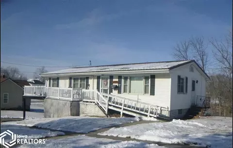 610 Elm St, Sigourney, IA 52591