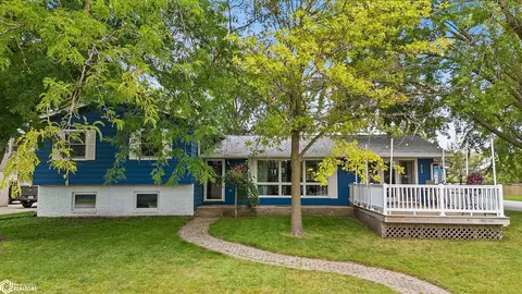 902 N Shore Dr, Clear Lake, IA 50428