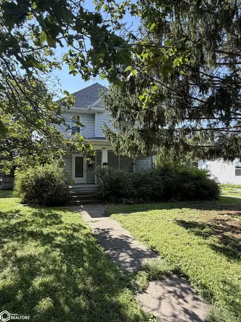 411 N Grand St, Chariton, IA 50049