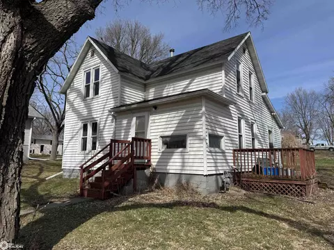 1112 S 9th Pl, Clear Lake, IA 50428