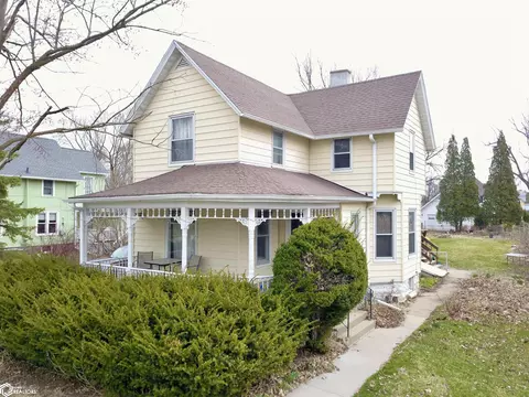 1132 Elm St, Grinnell, IA 50112