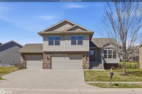 63 Colchester Dr, Iowa City, IA 52245