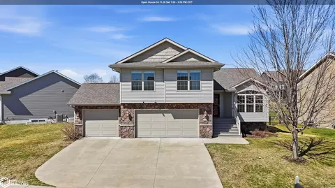 63 Colchester Dr, Iowa City, IA 52245