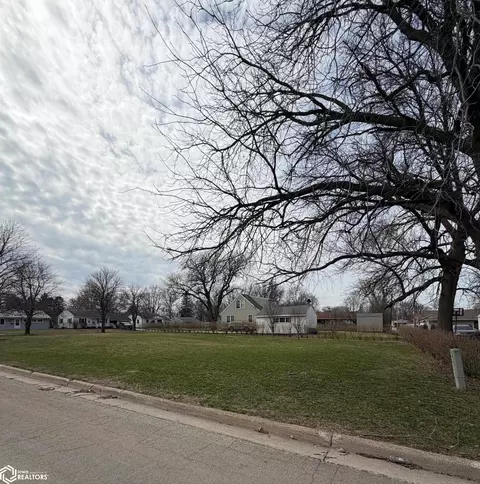 821 1st Ave SE, Clarion, IA 50525
