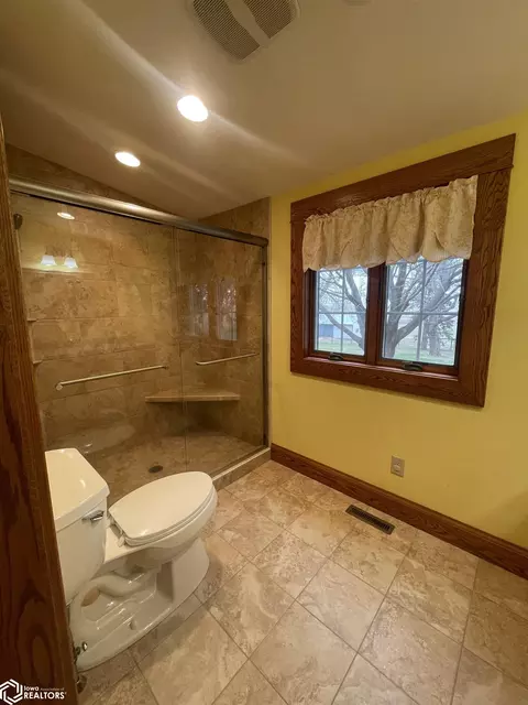 Bath - 19094 Robin Ave, Glidden, IA 51443 photo 1 of 2