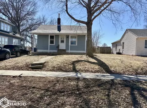 424 11th St, Manning, IA 51455
