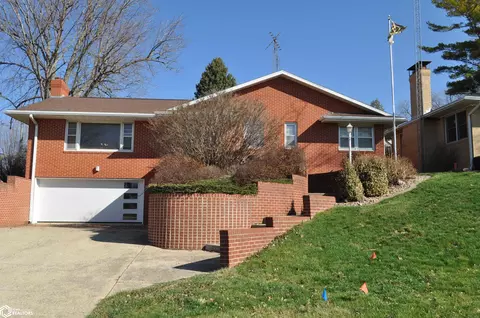 636 17th St, Carroll, IA 51401