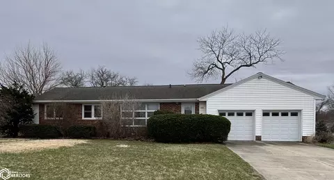 104 W Meadow Ln, Marshalltown, IA 50158