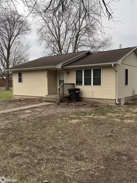 504 Pleasant St, Oakville, IA 52646