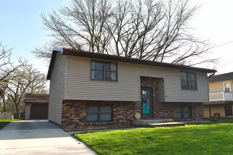 1121 15th St NE, Mason City, IA 50401