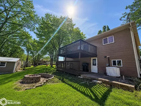 1279 Holiday Ln, Brooklyn, IA 52211