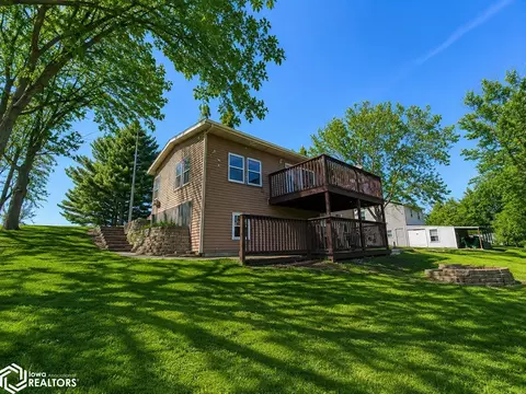 1279 Holiday Ln, Brooklyn, IA 52211