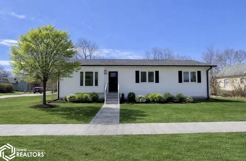 504 S 6th St, Fairfield, IA 52556