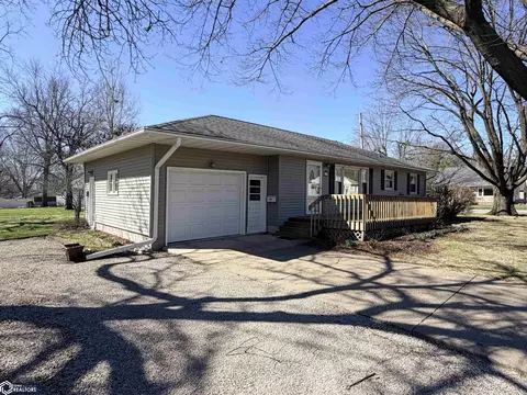 808 S 7th St, Fairfield, IA 52556