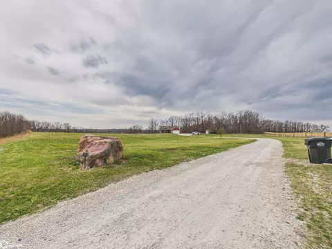 902 N Merino Ave, Eddyville, IA 52553