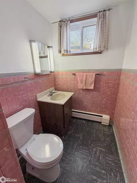 Bath - 203 11th St SE, Hampton, IA 50441 photo 1 of 2