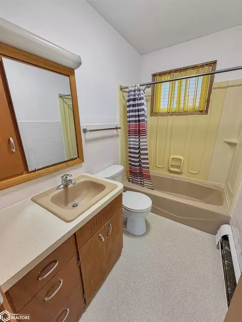 Bath - 203 11th St SE, Hampton, IA 50441 photo 2 of 2