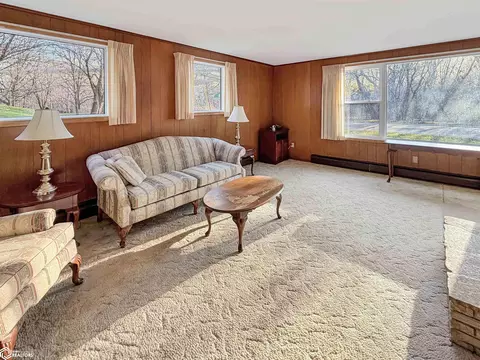 Living - 203 11th St SE, Hampton, IA 50441 photo 4 of 8