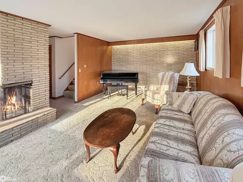 Living - 203 11th St SE, Hampton, IA 50441 photo 2 of 8