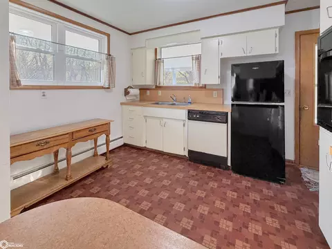 Kitchen - 203 11th St SE, Hampton, IA 50441 photo 1 of 4