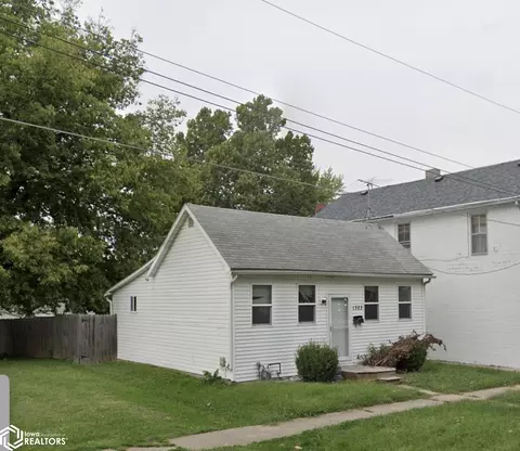 1323 N 8th St, Burlington, IA 52601