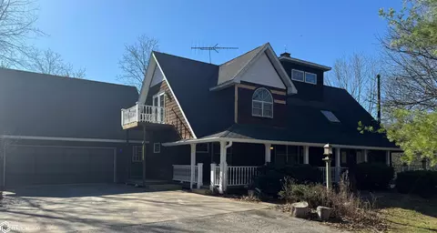 2418 Silverwood Ln, Fairfield, IA 52556