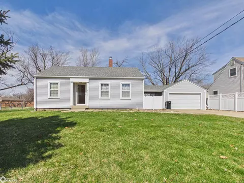 211 W Golf Ave, Ottumwa, IA 52501