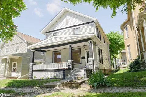 819 N 3rd St, Burlington, IA 52601