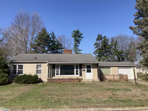 109 Orchard Pl, Burlington, IA 52601