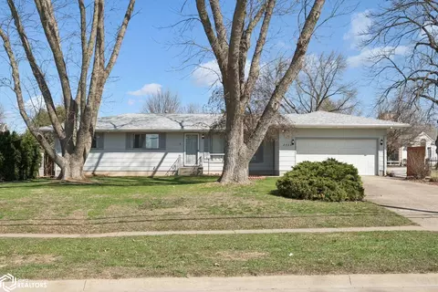 2504 Sunnyside Ave, Burlington, IA 52601