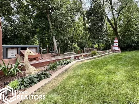 1410 E Ridge Dr, Brooklyn, IA 52211