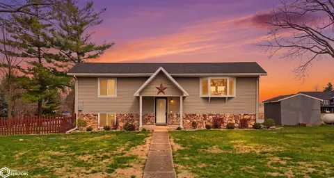 2521 Rocky Ln, New London, IA 52645