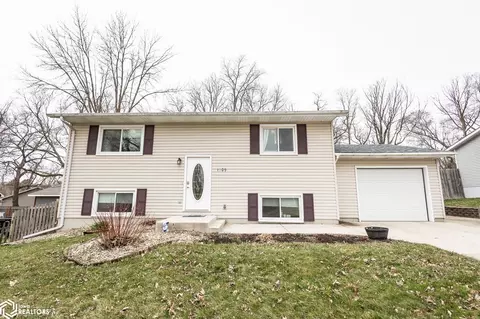 1109 S 9th Pl, Clear Lake, IA 50428