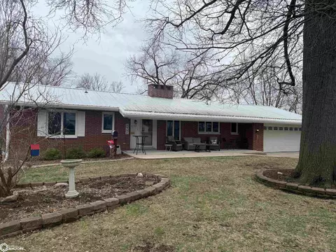 1105 E Jefferson Ave, Fairfield, IA 52556