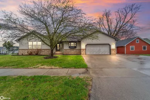 121 K Ave, Nevada, IA 50201