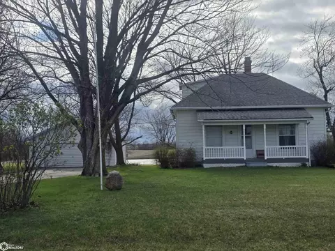 2558 Juniper Ave, Libertyville, IA 52567